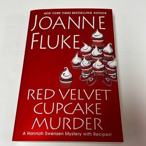 Joanne Fluke Red Velvet Cupcake Murder Paperback Book